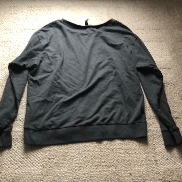 H&M Gray ‘Los Angeles’ Top - Picture 2 of 2
